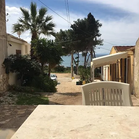 Casa Con Veranda Sul Mare E A 4 Minuti A Piedi Dalla Dom wakacyjny Custonaci